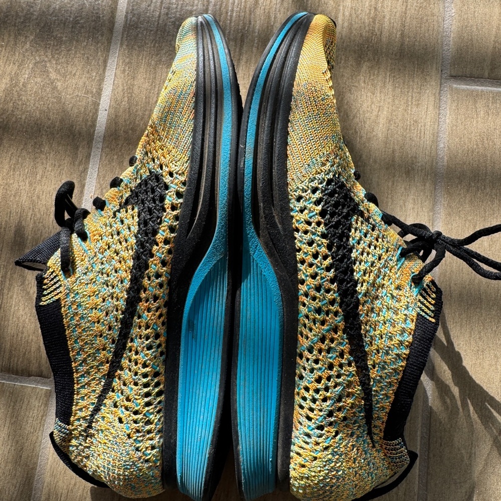 Nike Flyknit Racers - Picture 3 of 5